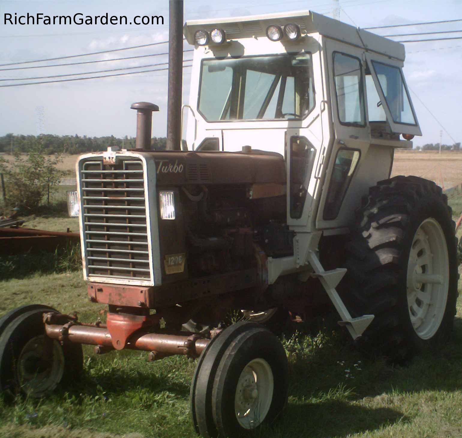 IH 1206 Tractor